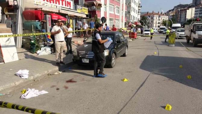 Genç Kadın Eski Nişanlısı İle Arkadaşına Kurşun Yağdırdı