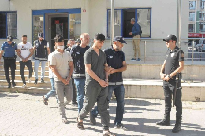 Yalova Merkezli 3 İldeki Göçmen Kaçakçılığı Operasyonunda 3 Tutuklama