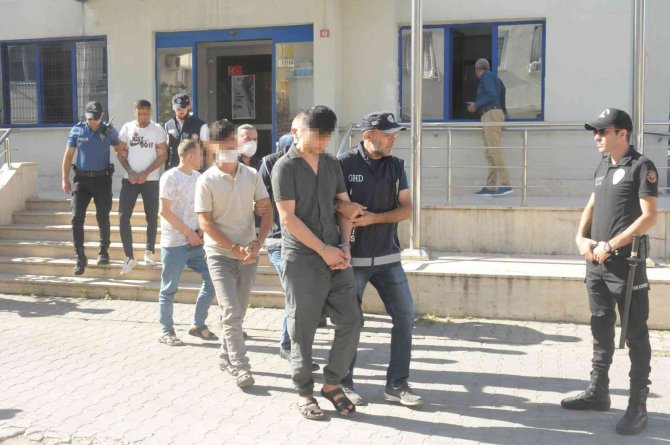 Yalova Merkezli 3 İlde Göçmen Kaçakçılığı Operasyonu