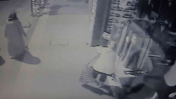 Yalova’da Çiçek Hırsızı Kameralara Yakalandı