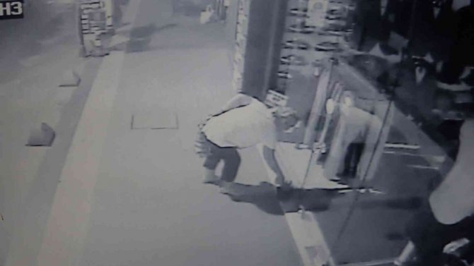 Yalova’da Çiçek Hırsızı Kameralara Yakalandı