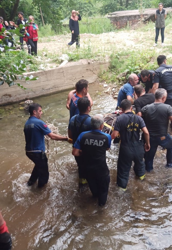 Yalova’da Dere Yatağına Düşen Kepçenin Operatörü Hayatını Kaybetti