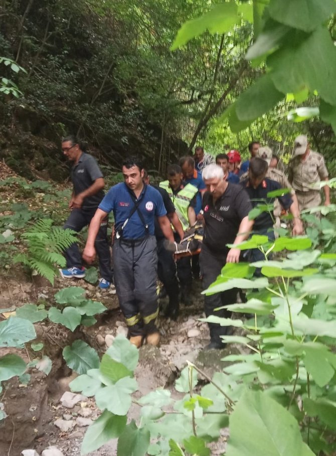 Yalova’da Dere Yatağına Düşen Kepçenin Operatörü Hayatını Kaybetti
