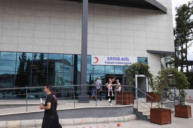 Sakarya’da Korkunç Olay: Sokak Köpeğini Vurmak İsterken 3 Çocuğu Vurdu