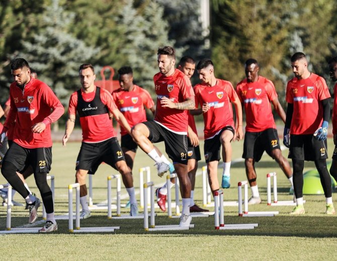 Kayserispor’da 31 Futbolcunun Lisansı Çıktı