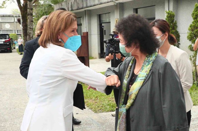 Pelosi Tayvan’dan Ayrıldı