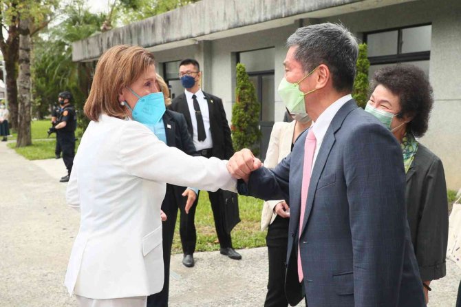 Pelosi Tayvan’dan Ayrıldı