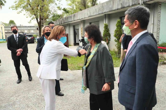 Pelosi Tayvan’dan Ayrıldı