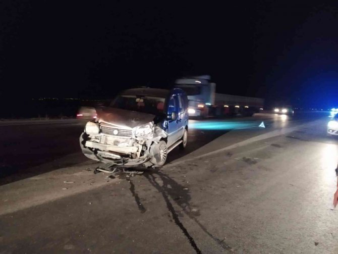 İ̇ki Aracın Kafa Kafaya Çarpıştığı Kazada 1 Kişi Yaralandı