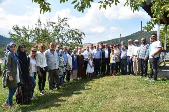 Ak Parti Heyeti Köyleri Gezerek Sorunları Yerinde Görüyor