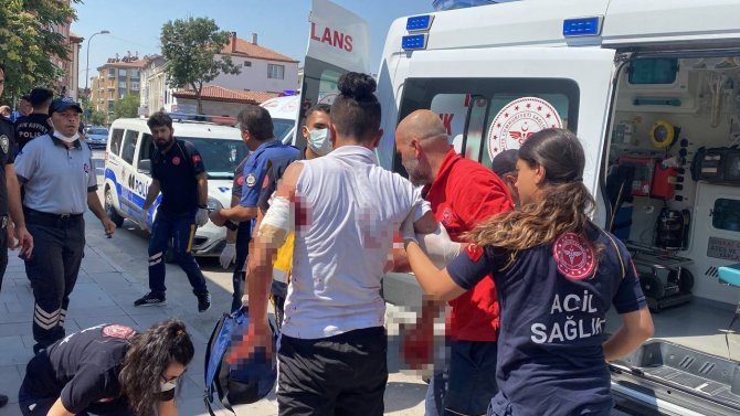 İ̇ki Arkadaşın Bıçaklı Kavgası Kanlı Bitti