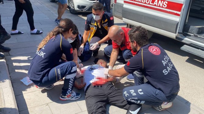 İ̇ki Arkadaşın Bıçaklı Kavgası Kanlı Bitti