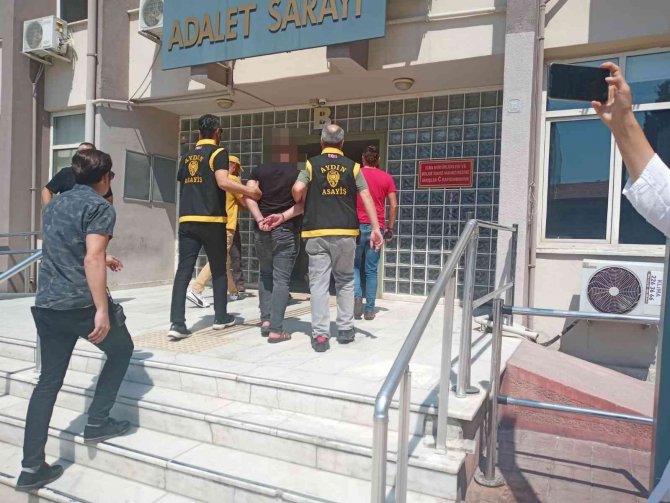 Avm’deki Silahlı Kavganın Şüphelileri Adliyeye Sevk Edildi