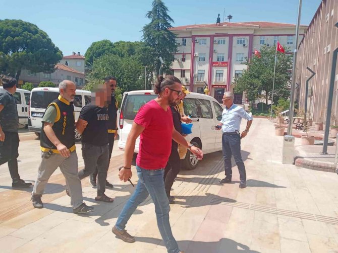 Avm’deki Silahlı Kavgada 1 Kişi Tutuklandı