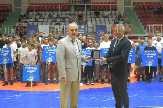 Yalova’da 7. Balkan Güreş Turnuvası Başladı