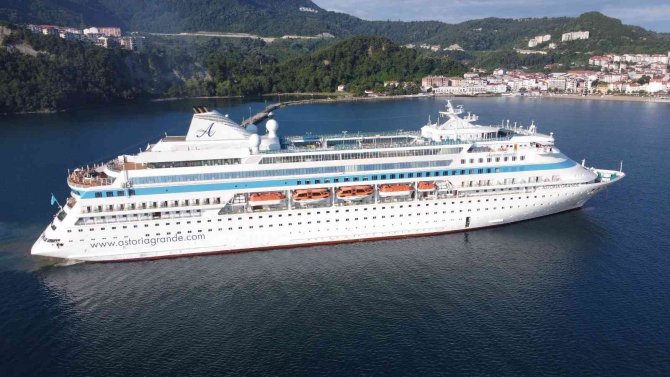 Amasra Kuruvaziyer Gemisi Ağırladı