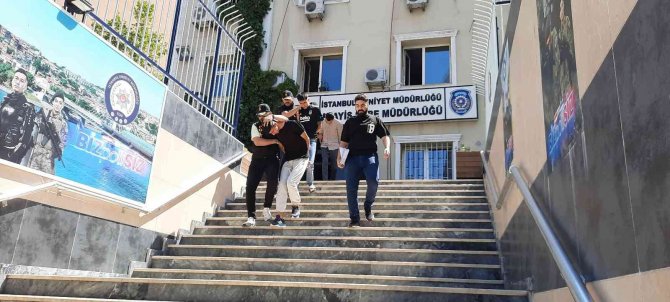 İ̇stanbul’da Aynı Günde 4 İşyerini Soydular: Hırsızlık Anları Kameraya Yansıdı