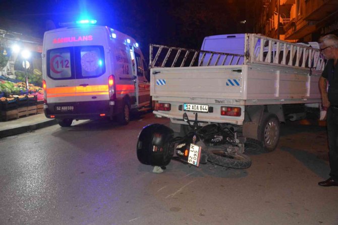 Ordu’da Hafif Ticari Araç İle Motosiklet Çarpıştı: 2 Yaralı