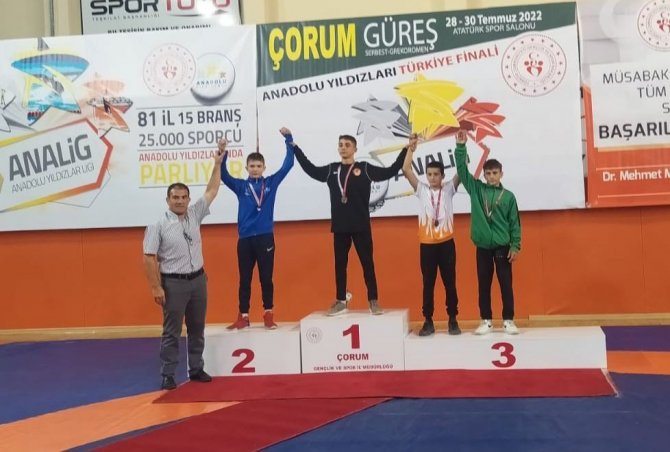 Güreşçiler, Ceyhan’a Madalyalarla Döndü
