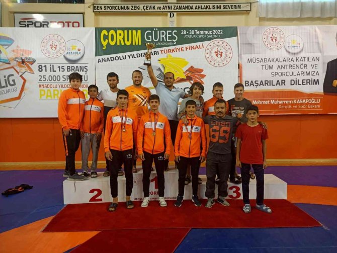 Güreşçiler, Ceyhan’a Madalyalarla Döndü