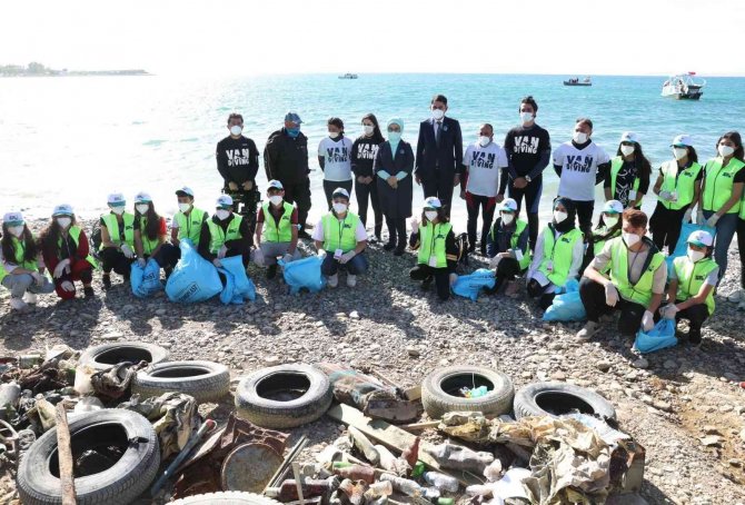 Emine Erdoğan’dan Van Gölü Paylaşımı