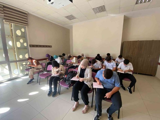 Hazırlık Kurslarına Kayıt Yaptıran Öğrenciler İçin Seviye Belirleme Sınavı Yapıldı