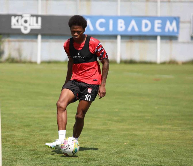Sivasspor’un Yeni Transferi Clinton N’jie İlk İdmanına Çıktı
