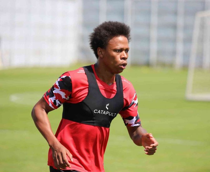 Sivasspor’un Yeni Transferi Clinton N’jie İlk İdmanına Çıktı