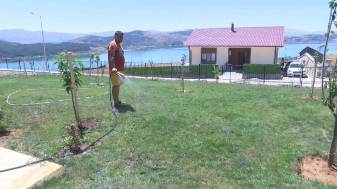 Depremzedeler Göl Manzaralı Çelik Konstrüksiyonlu Konutlarına Yerleşti