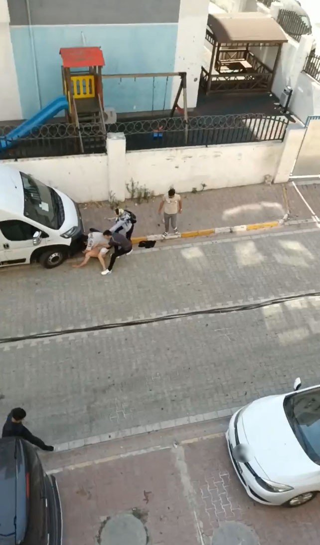 Sevgilisi İle Ayrı Eve Çıkmak İsteyen Şahsa, Sevgilisinin Ailesi Kaldırım Taşı İle Saldırdı