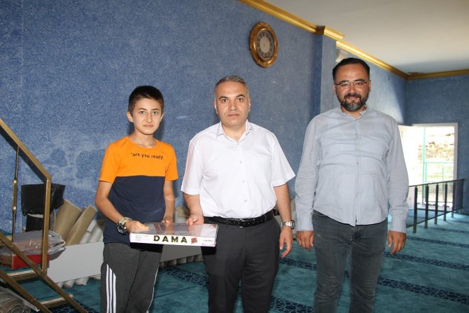 Bakan Kasapoğlu’nun Gönderdiği Langırt Oyun Masası İlgi Odağı Oldu