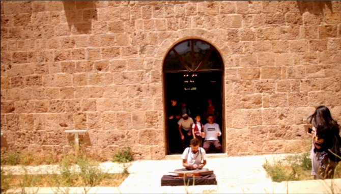 Tarihi Mekanlara Dikkat Çekmek İçin Santur Çaldı