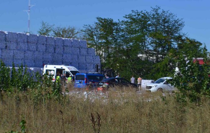 Tır Dorsesinde Şoke Eden Olay: Kağıt Balyaların Arasında Sıkışmış Erkek Cesedi Bulundu