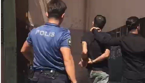 Madde Bağımlısı, Annesi Ve Kız Kardeşinin Yaşadığı Evi Kundakladı