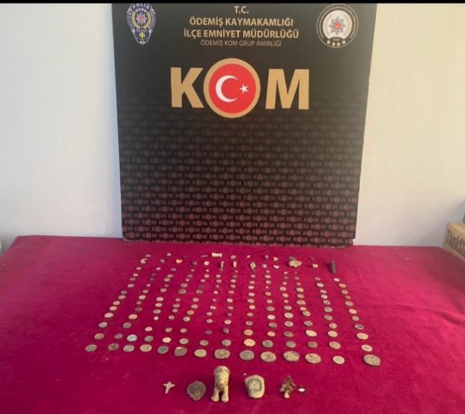 İ̇zmir’de 188 Parça Tarihi Eser Ele Geçirildi
