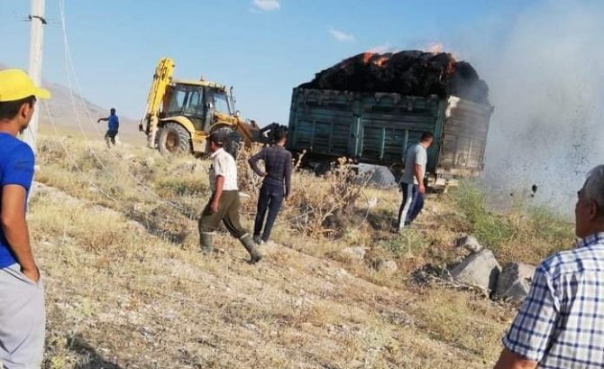 Sap Balyası Yüklü Römorklar Çıkan Yangında Kullanılamaz Hale Geldi