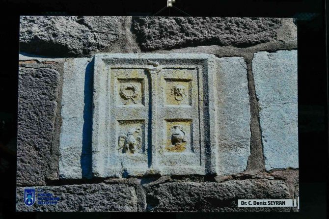 "Ankara Kalesi Bedeninde Devşirme Taşlar" Fotoğraf Sergisi Açıldı