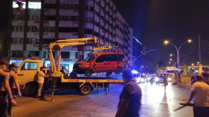 Kazaya Karışan Ehliyetsiz Sürücü Sinir Krizi Geçirince Ortalık Karıştı