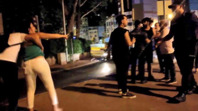 Kazaya Karışan Ehliyetsiz Sürücü Sinir Krizi Geçirince Ortalık Karıştı