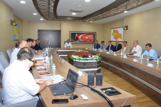 Siirt Valisi Hacıbektaşoğlu Köydes Toplantısına Katıldı