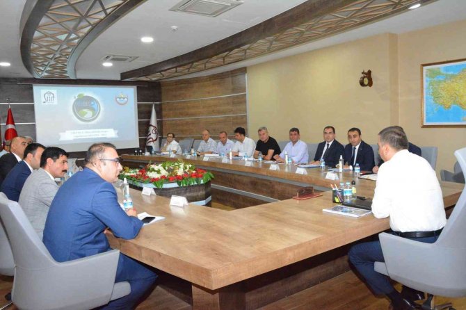 Siirt Valisi Hacıbektaşoğlu Köydes Toplantısına Katıldı