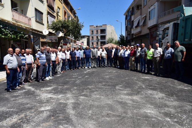 Akhisar’ın Yolları Büyükşehir Tarafından Asfaltlanıyor