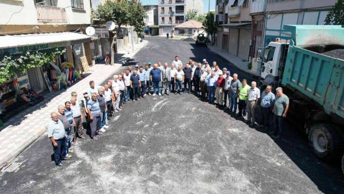 Akhisar’ın Yolları Büyükşehir Tarafından Asfaltlanıyor