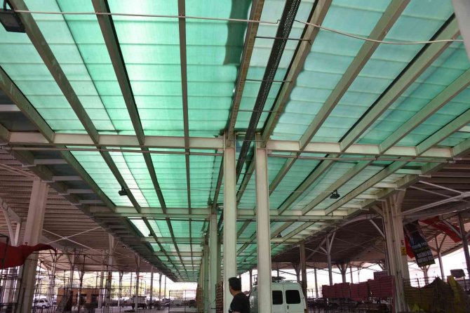 Salihli Çarşamba Pazaryerinin Açık Alanı Membran İle Kapatıldı