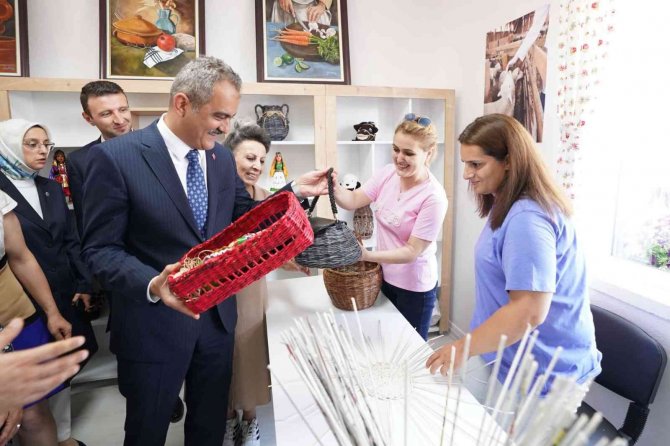 Bakan Özer: “Halk Eğitim Merkezlerinde 12 Milyon Kişiye Ulaşmak İçin Engelimiz Yok"