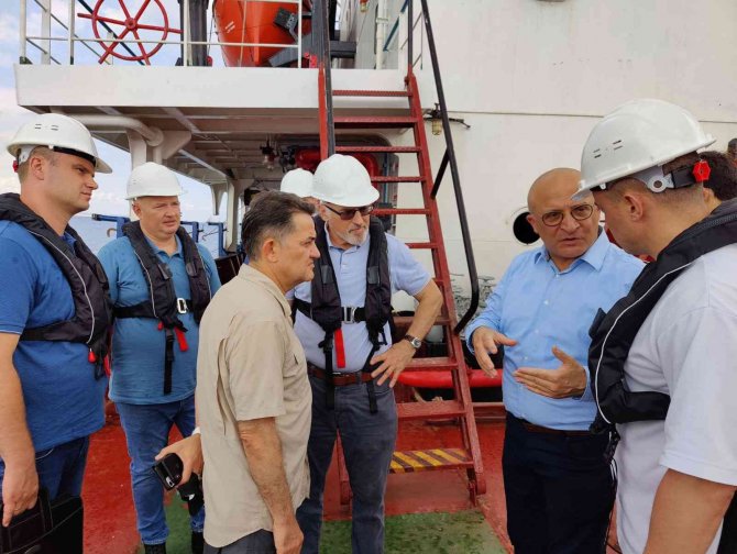 Msb: "Müşterek Denetleme Timi, Razoni̇ Gemisindeki Denetleme Faaliyetini Tamamladı. 27 Bin Ton Mısır Taşıyan Gemi Kısa Süre İçerisinde Lübnan’a Gitmek Üzere İ̇stanbul Boğazı’ndan Geçiş Yapacak."