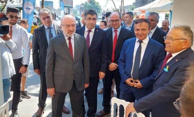 Nevü Rektörü Aktekin, Üniversite Adayı Kayserili Gençlerle Buluştu