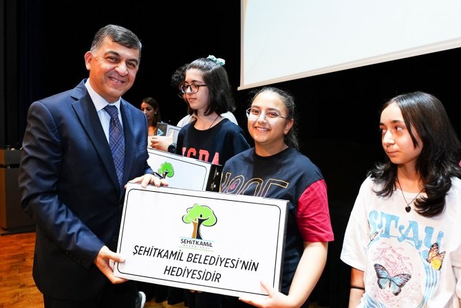 Şehitkamil’deki Başarılı Öğrenciler Ödüllendirildiler