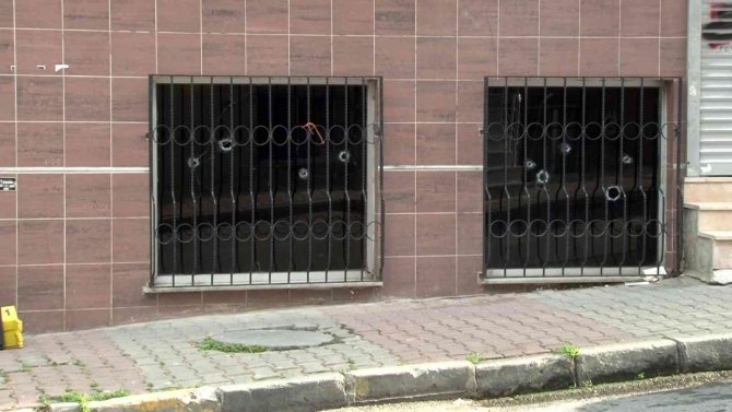 Sultangazi’de Uzun Namlulu Silahlarla Kahvehaneyi Taradılar: 2 Yaralı
