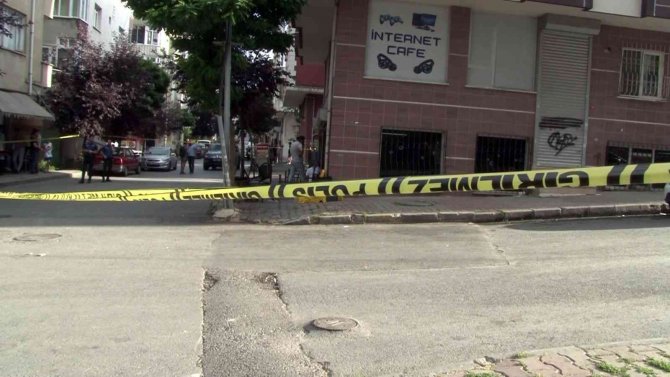 Sultangazi’de Uzun Namlulu Silahlarla Kahvehaneyi Taradılar: 2 Yaralı